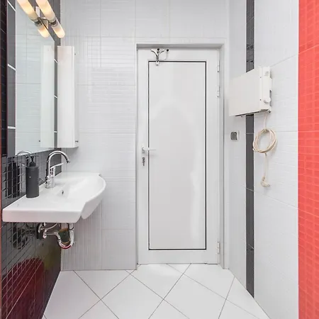 & Free Underground Garage Apartament