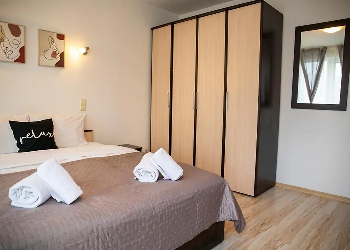 & Free Underground Garage 索菲亞