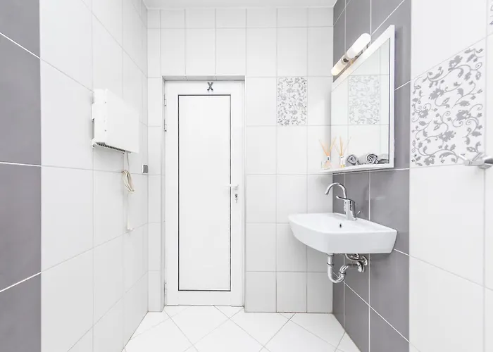 & Free Underground Garage 索菲亞